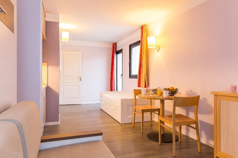 Residence Pierre & Vacances Centre La Rochelle  Exterior photo